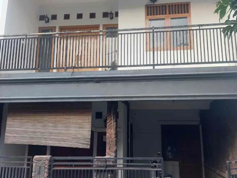 disewakan rumah pinggir jalan komplek larangan indah