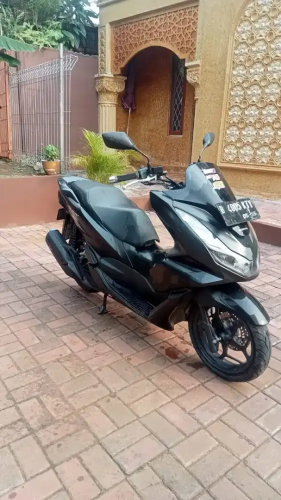 Honda PCX 160 cc hitam dof