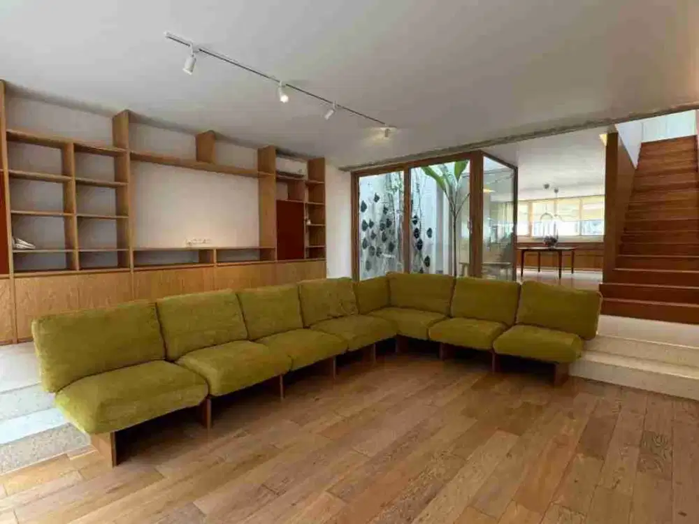 Rumah  Modern Design Bagus Siap Huni Di Kebayoran Baru