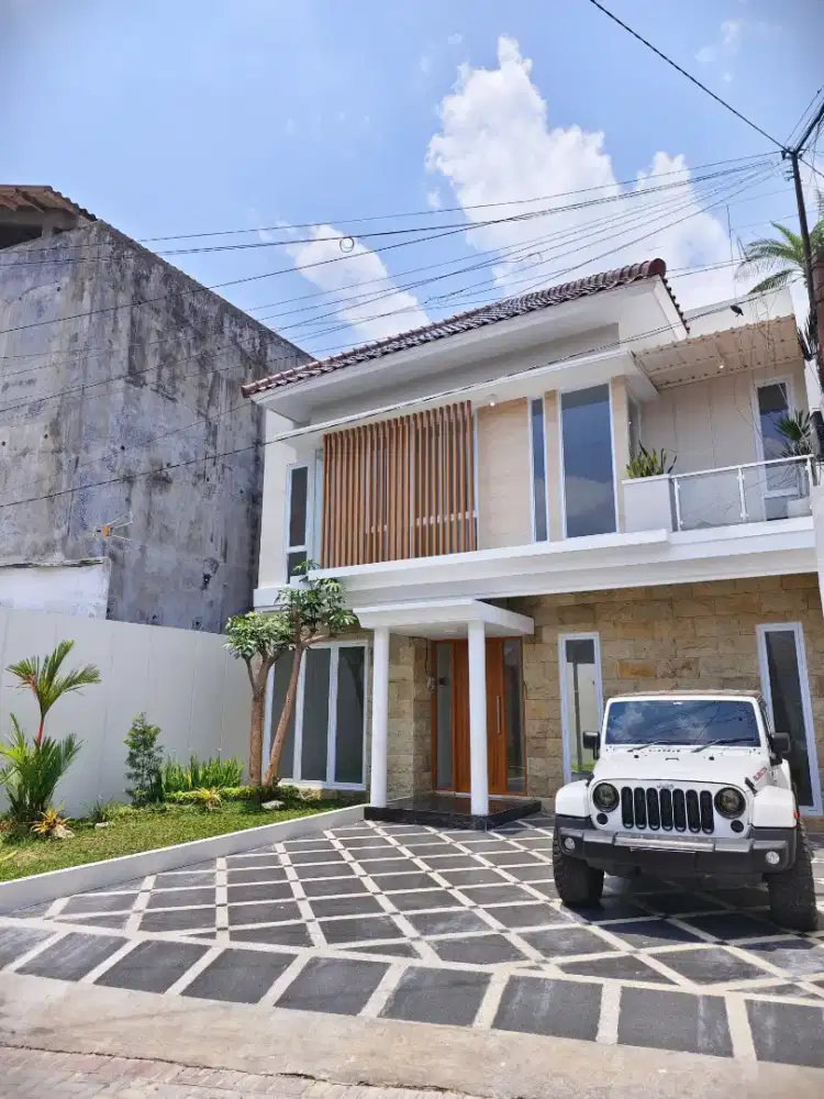 RUMAH SIAP HUNI 2 LANTAI TETANGGAAN HOTEL HYATT DKT UGM,TUGU,MALIOBORO