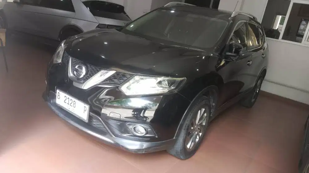 Dijual Nissan X-Trail 2.5 AT, mobil penumpang SUV, Tahun 2015