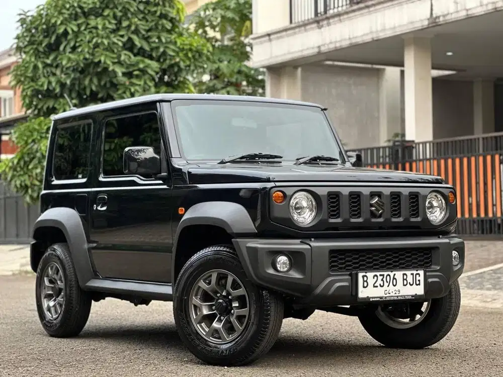 Suzuki Jimny 4x4 MT 3 Doors 2023 HITAM | Istimewa