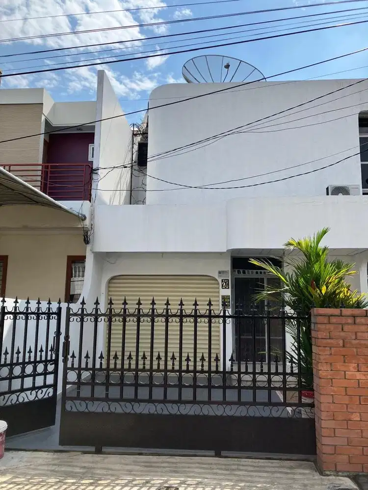 Dijual Rumah 2 lantai di Komplek Jakarta Pusat