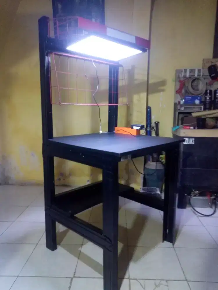 Meja kerja multi fungsi