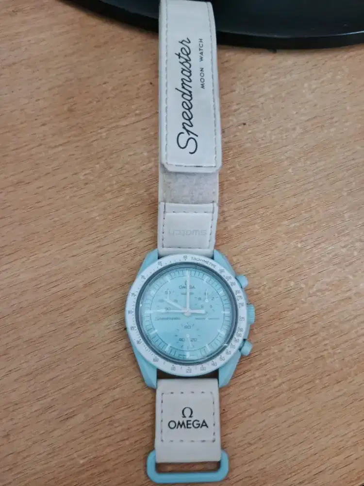 Jam tangan Swatch omega mission to uranus