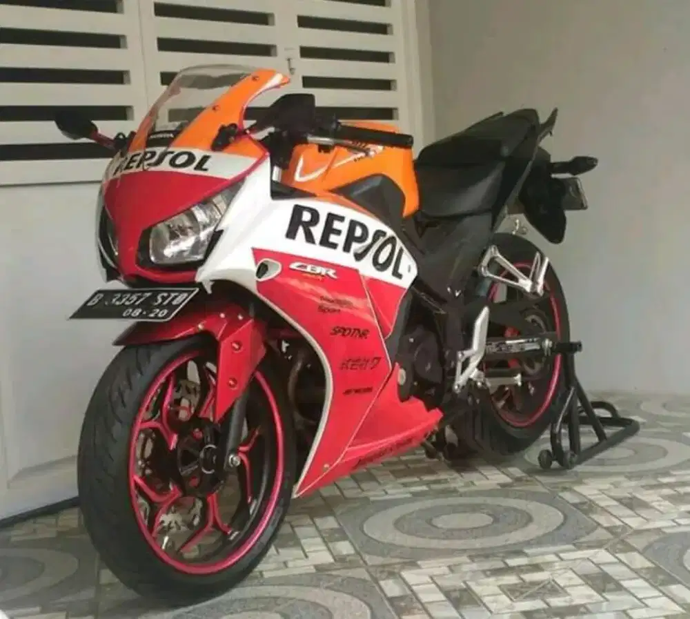 Honda CBR 150R Tahun 2015