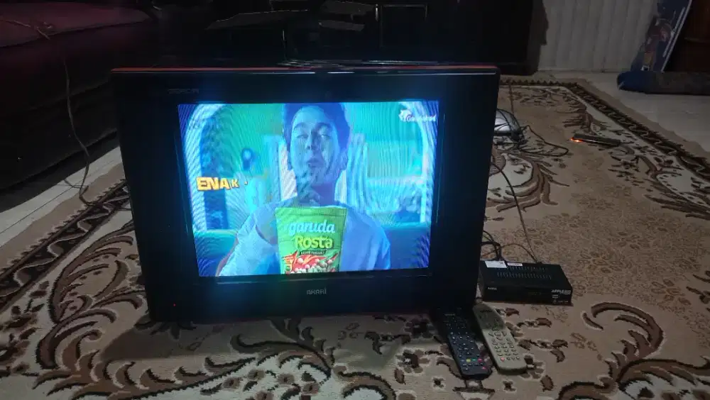 Tv Akari slim 21 inc bekas plus set toboxnya