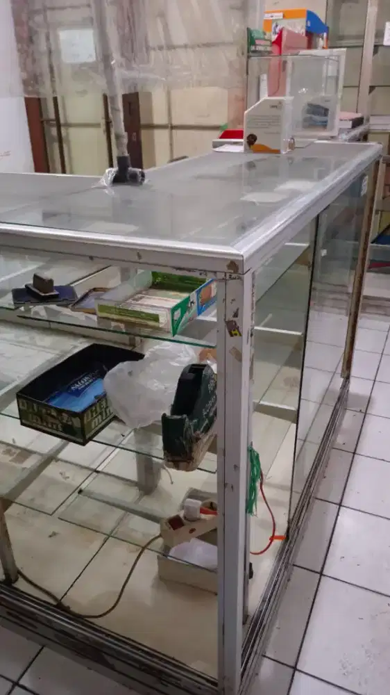 Etalase bekas etalase kue etalase jualan lemari pajangan lemari besi