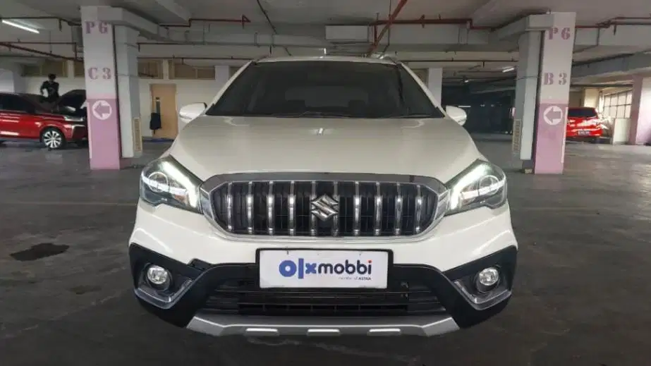 DP Rendah  10JT Suzuki SX4 1.5 S-Cross Bensin-AT 2019 Putih