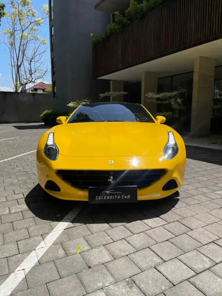 KM 12.000 an Ferrari California V8 Giallo Modena 2015