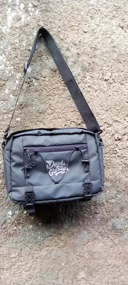 Tas slempang/side bag ducks garage