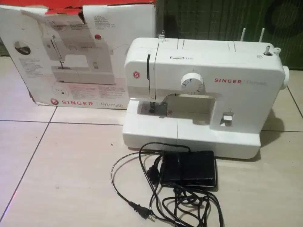 mesin jahit portable merk singer kondisi bagus singer portable