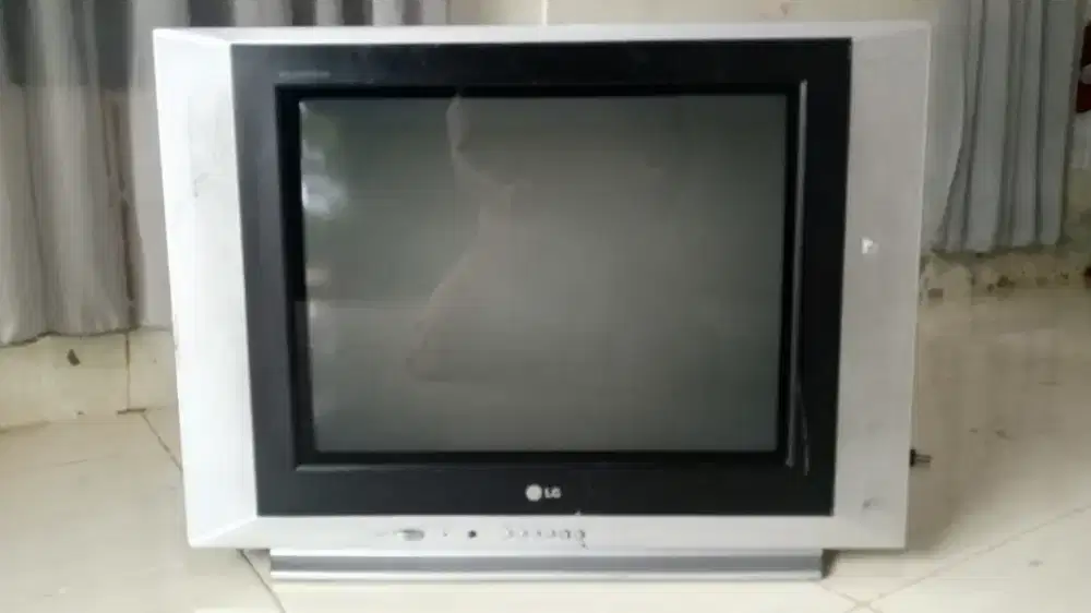 Tv LG 21 Inci layar datar masih mulus original semua