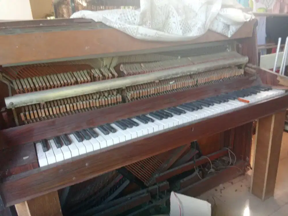 Piano body rusak