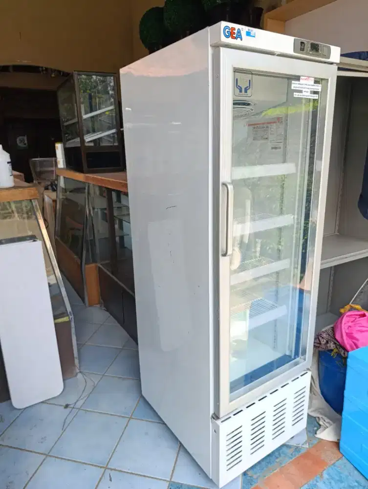 Jual Shocase merk GEA second, istimewa, Lok pamulang barat, Tangsel