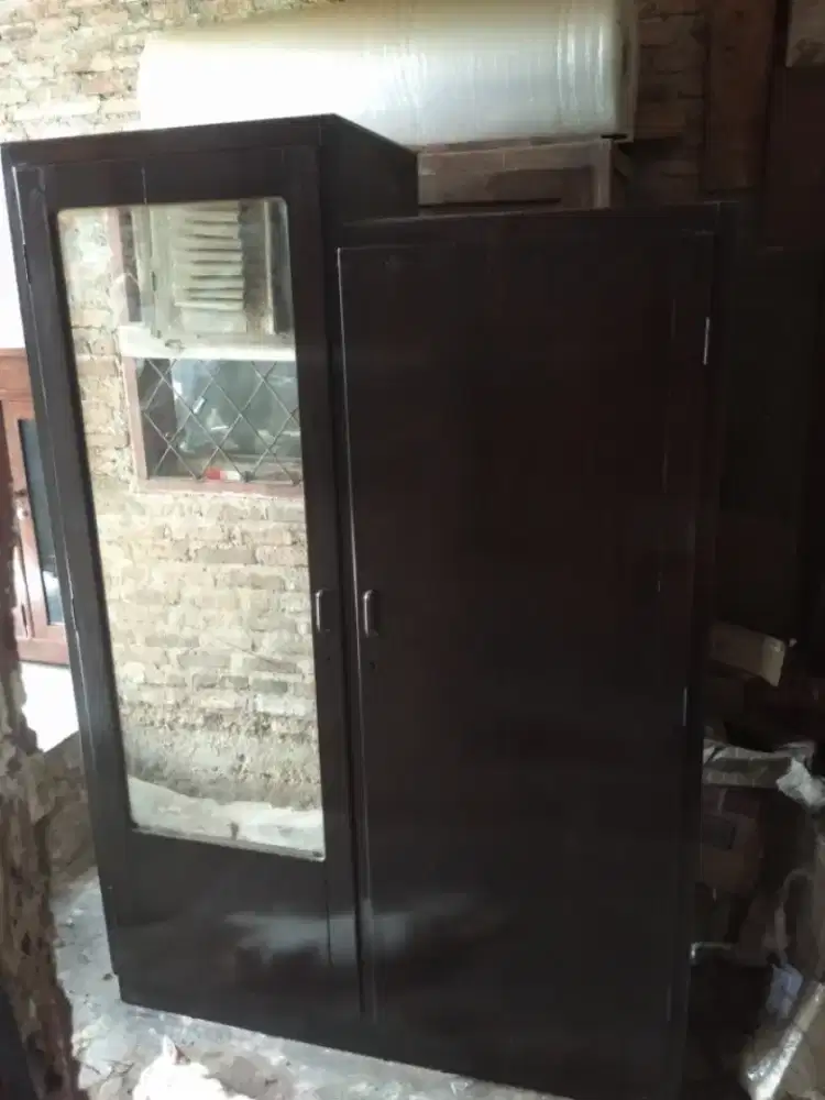 Lemari Pakaian Jati Gendong