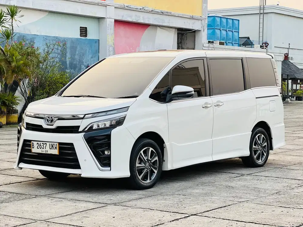 TOYOTA VOXY 2.0AT 2019, PUTIH, KM 50rban