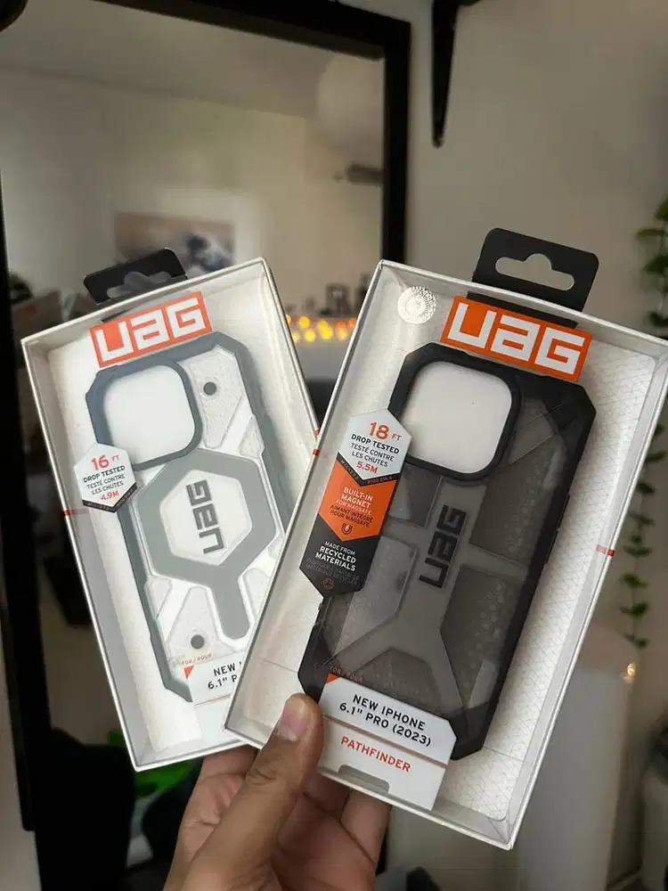 2 UAG case Iphone 15pro 6.1” Original