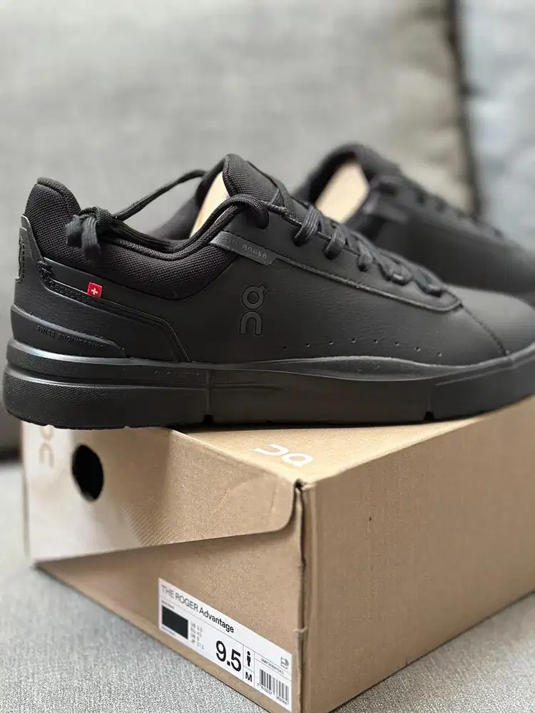 Oncloud The Roger Advantage Full Black Sepatu On cloud black