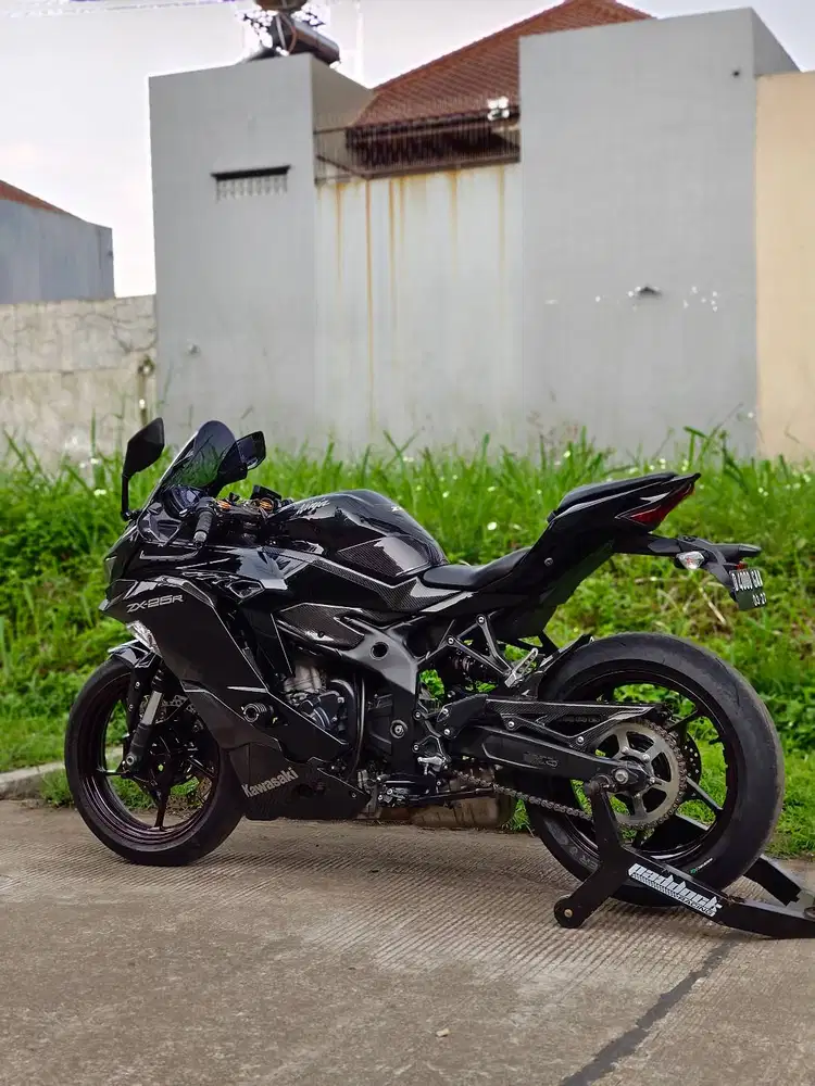 KAWASAKI ZX25R NON ABS BLACK 2022 KM RENDAH PAJAK PANJANG NO MINUS