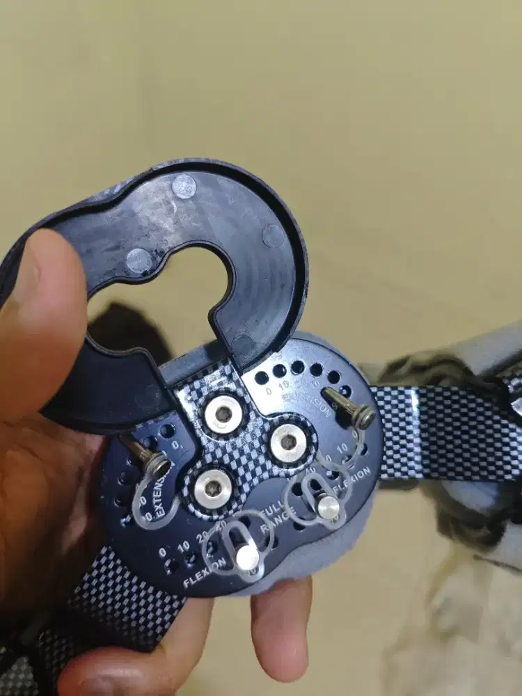 Knee brace Penyangga lutut