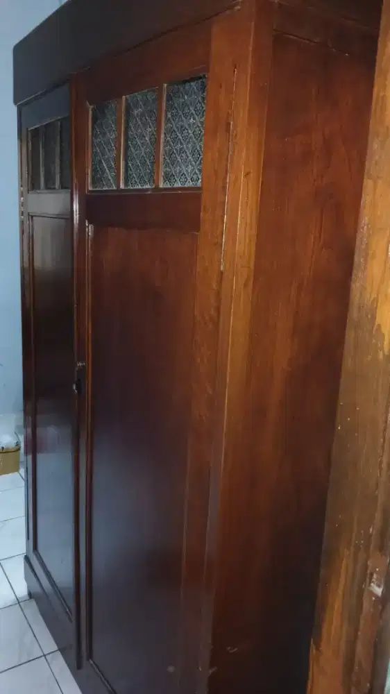 Lemari jati lawas