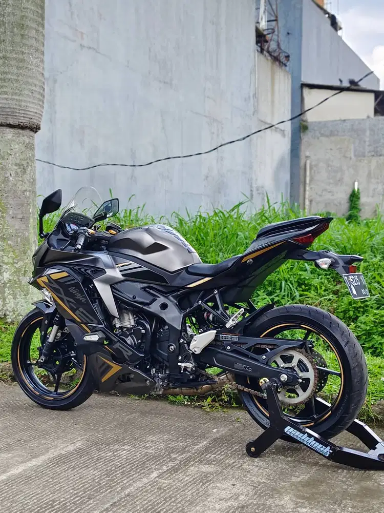 KAWASAKI ZX25R ABS QS GREY 2022 KM 4K PAJAK PANJANG LIKE NEW
