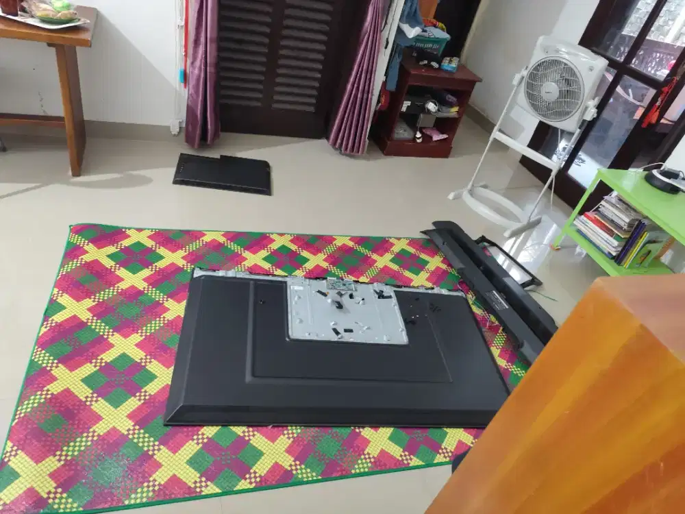 KERANGKA TV DIGITAL RUSAK. TANPA LCD. 55 INC, SERI A2 XIOMI