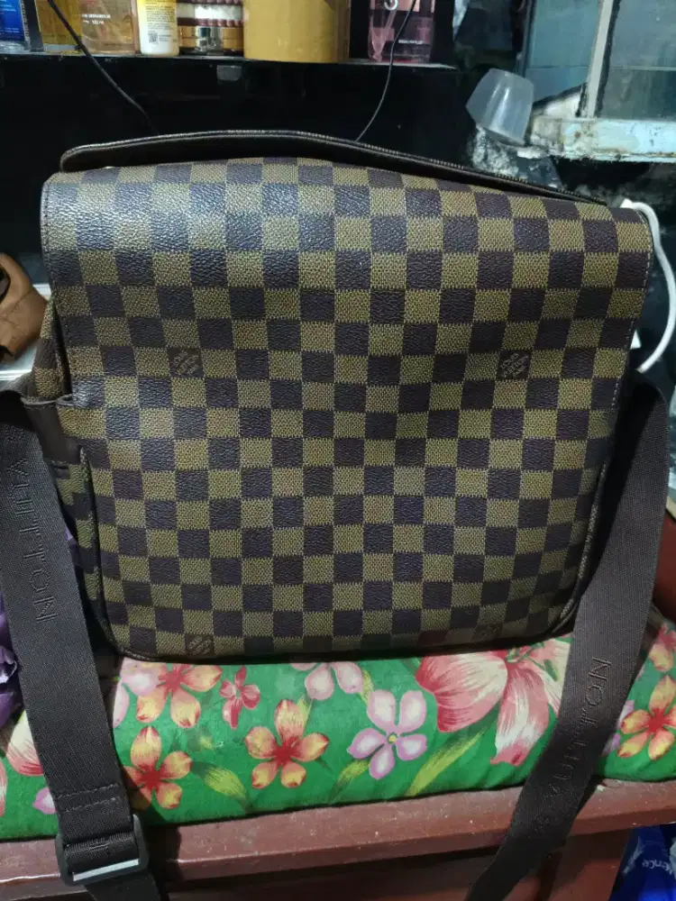 Tas Selempang Kulit LV Damier Cokelat Kondisi Second