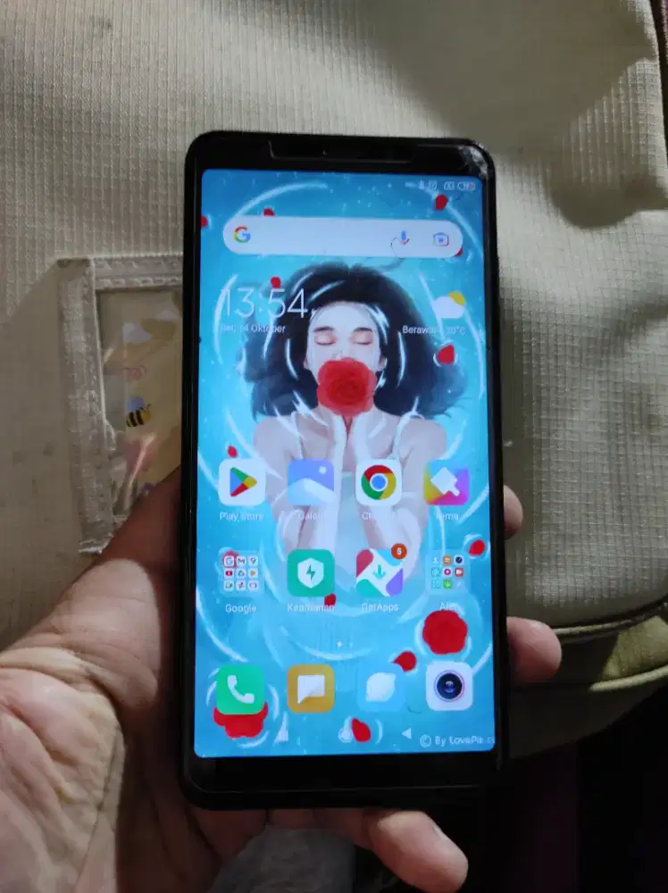 Redmi 5 2/16 sebatang kara,normal layak pke.minus retak dkit ga ngaruh