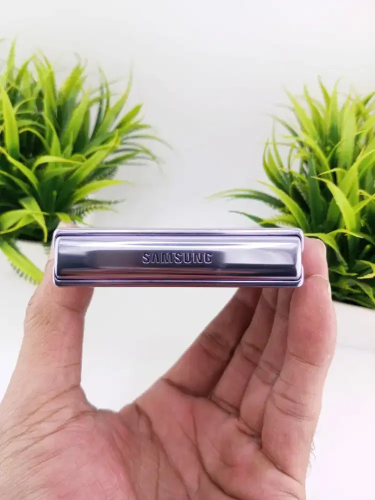 Samsung galaxy z flip 4 5g 8/256 Resmi SEIN
Kelengkapan HP Only