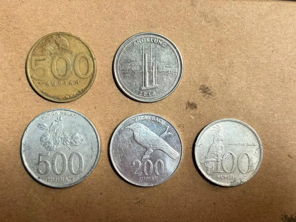 Uang koin 100, 200, 500, 1000
