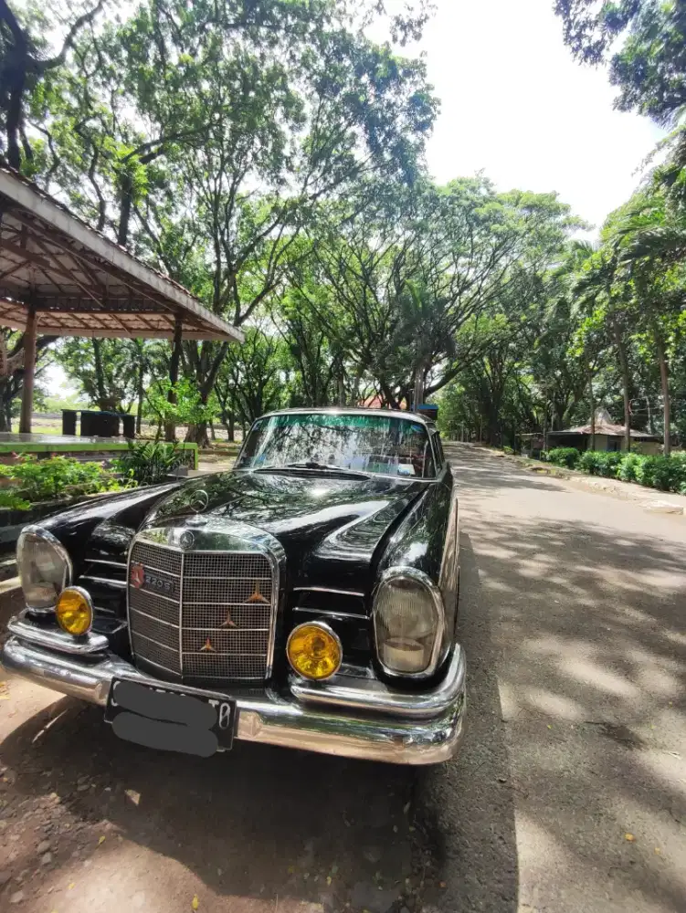 Mercedes-benz W111 220s