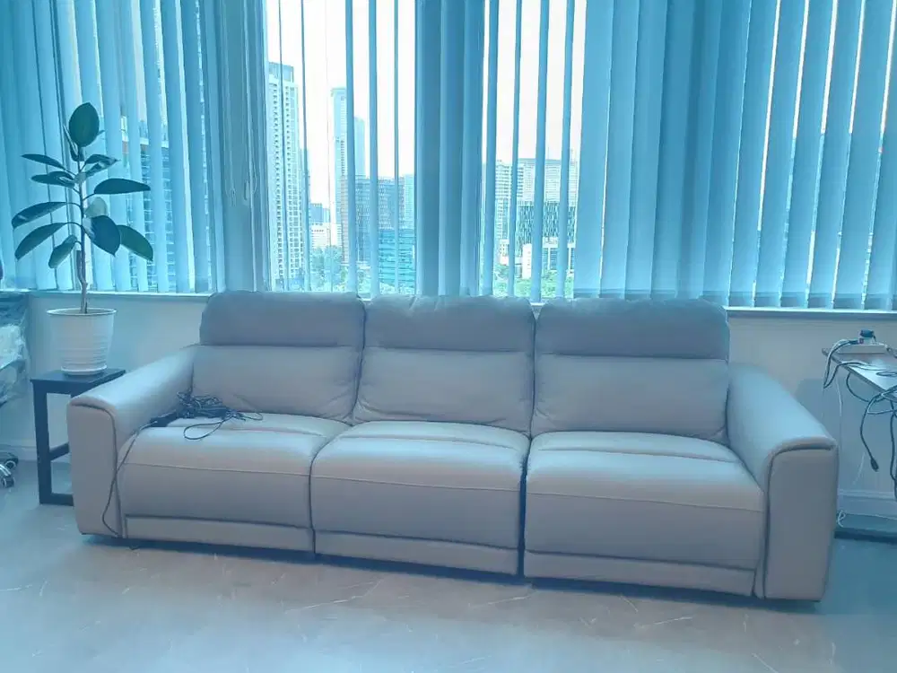 CELLINI Motorized Sofa 3+1 Seater — LIKE NEW! (Hemat 20 Jutaan!)
