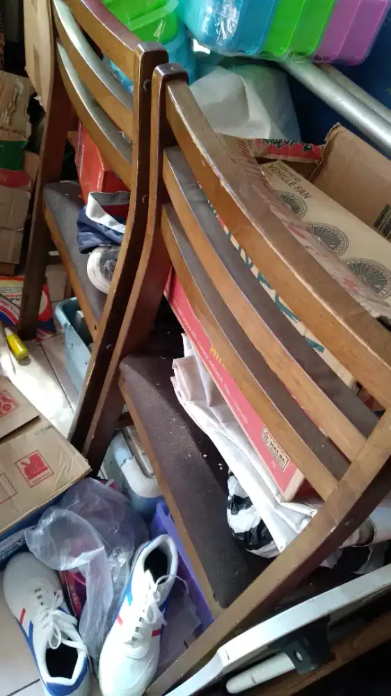 Kursi Kayu Kokoh Ada Busa