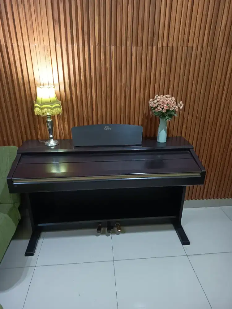 Yamaha Arius YDP - V240