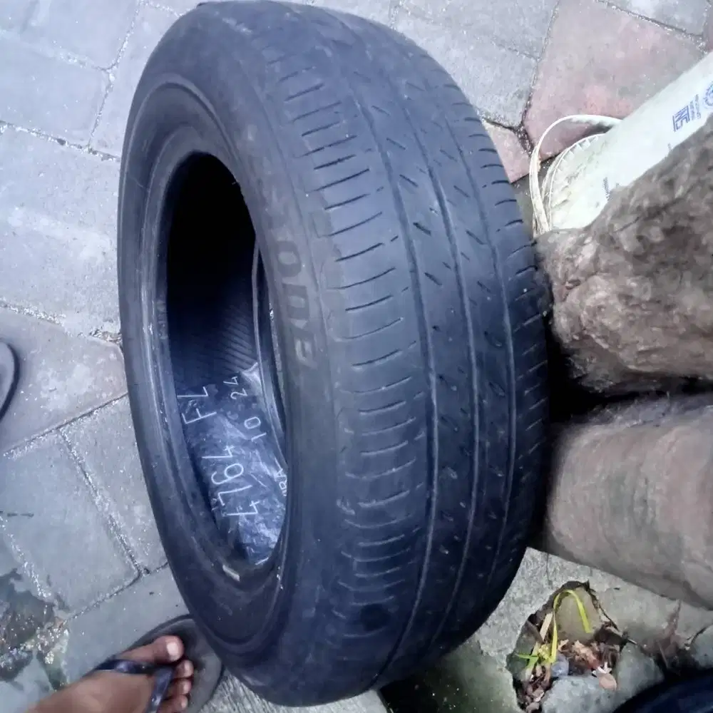 Ban mobil merk Bridgestone