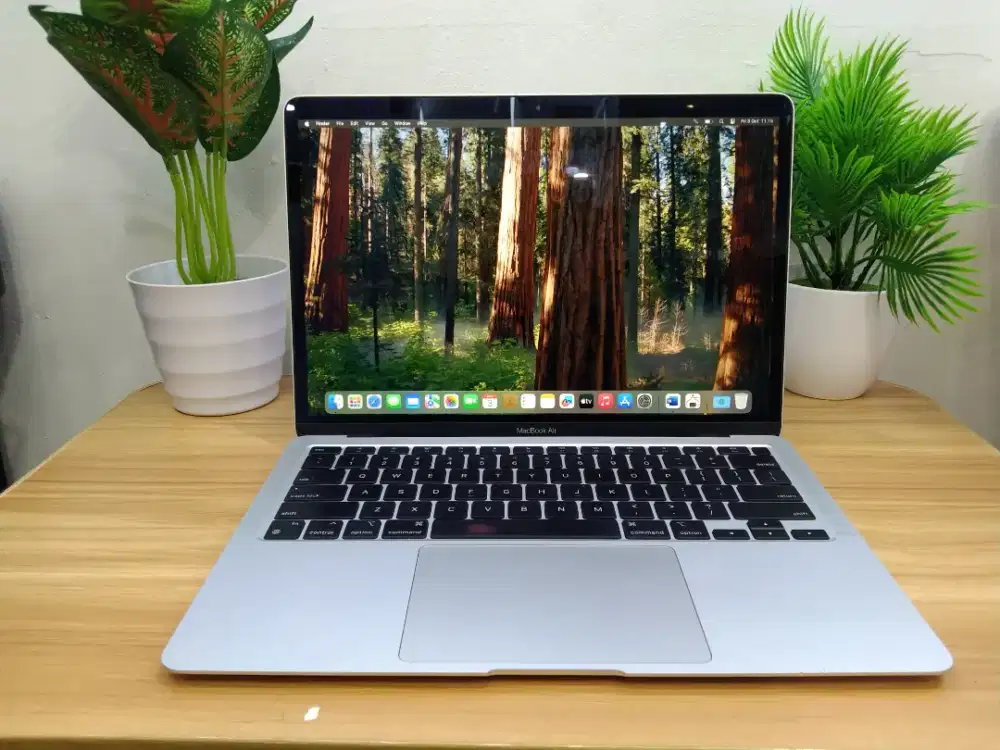 Macbook Air M1 13 2020
RAM 8GB
SSD 256GB
CC 439 BH 85% NORMAL