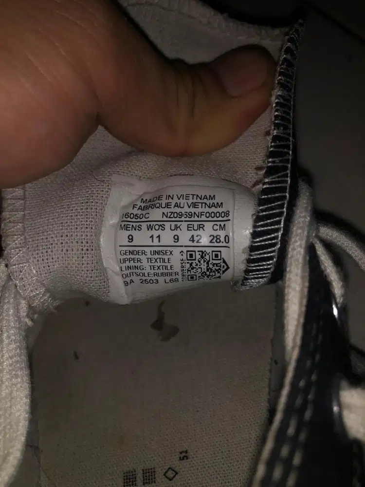 JUAL AJA KALI ADA YANG MINAT SEPATU CONVERSE JARANG PAKEK UK 42