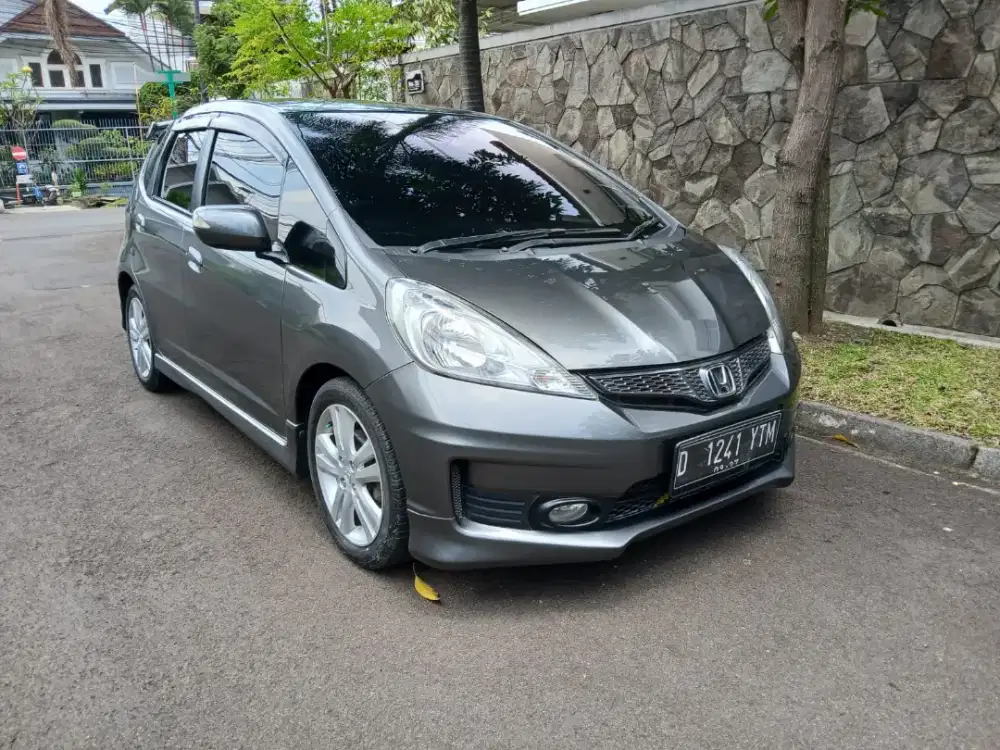 Bismillah numpang jual honda Jazz RS. Metic no. D. Abu. 2012.
