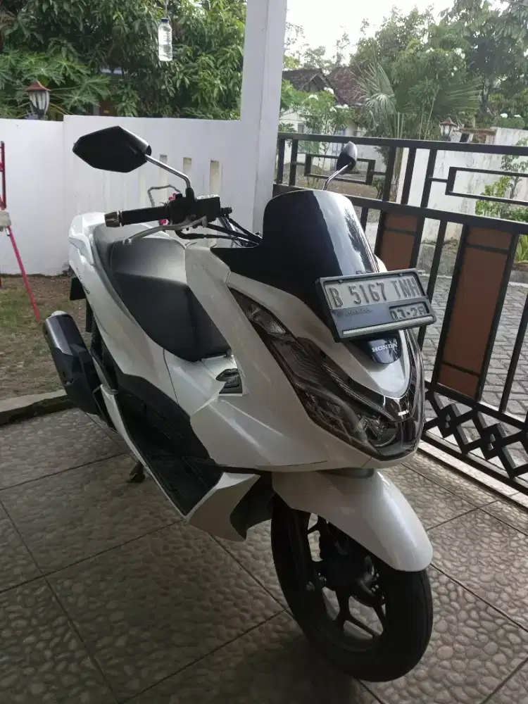 Dijual Honda PCX 160 tahun 2023 warna putih
