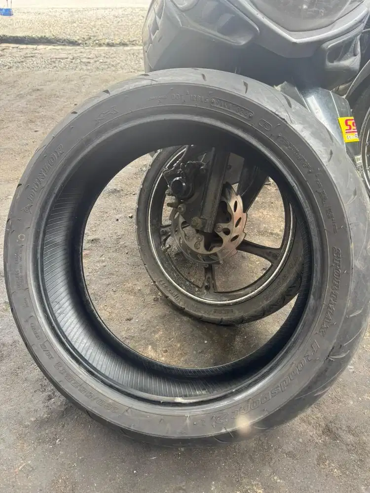 Dunlop Roadsport 180/55/17 like new