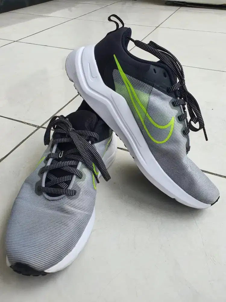 Sepatu Running Nike Downshifter 12