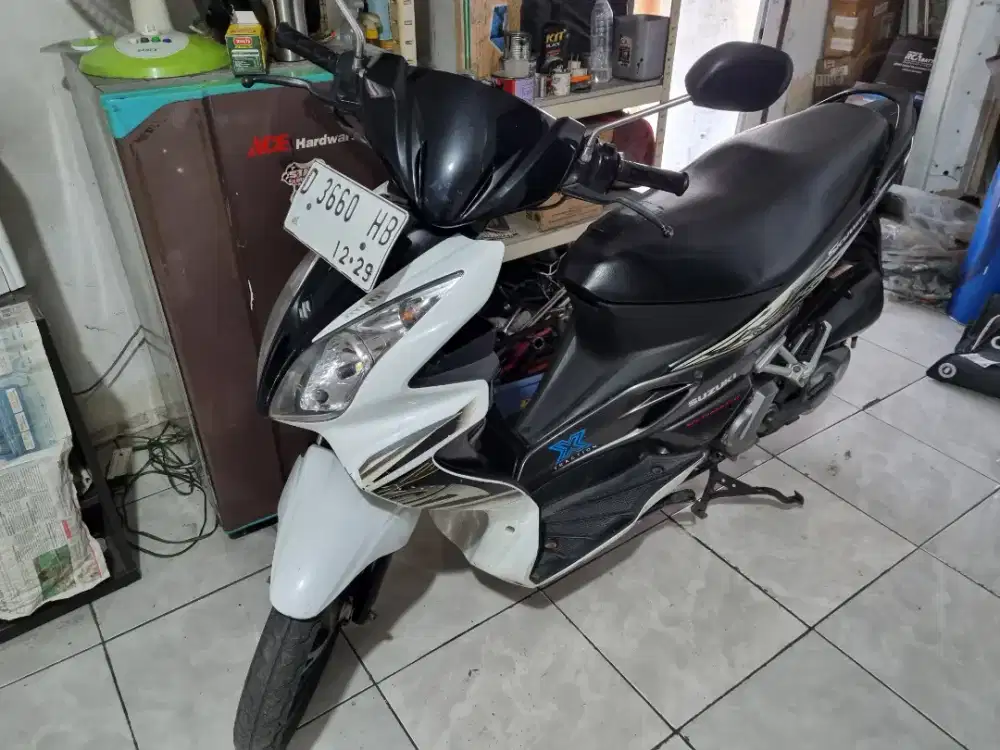 SUZUKI SKYWAVE 2009 warna Hitam Putih