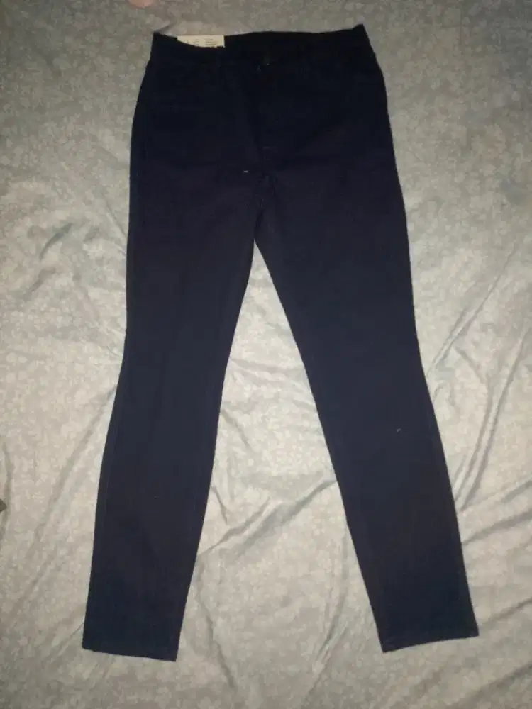 CELANA UNIQLO NEW