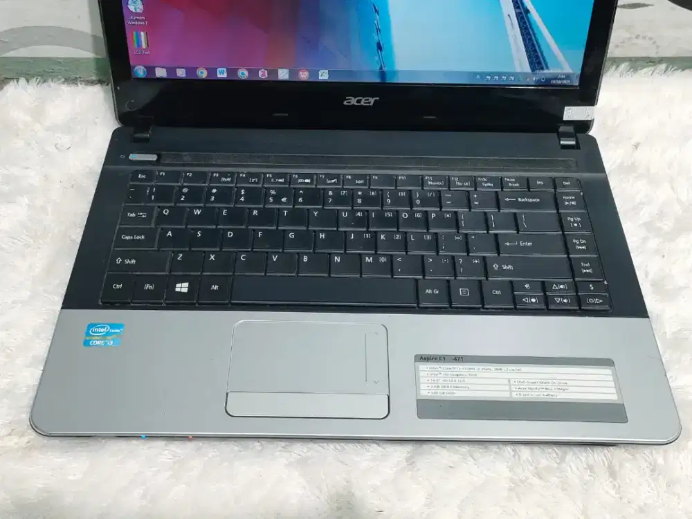 Acer E1-471

- Intel Core i3 - 2328M
- Ram 4 GB