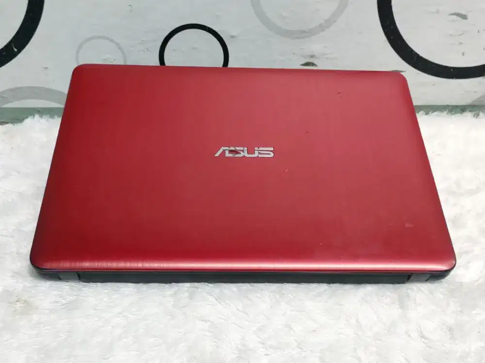 Asus X441S

- Intel Celeron N3060