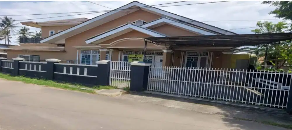 Rumah dua Lantai di Rajabasa