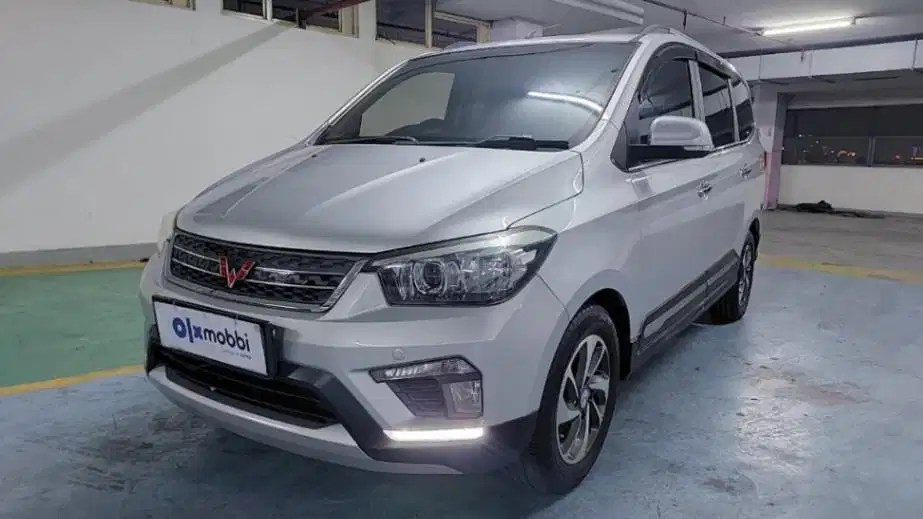 DP Rendah  5JT Wuling Confero S 1.5 L Lux Plus Bensin-MT 2017 Silver