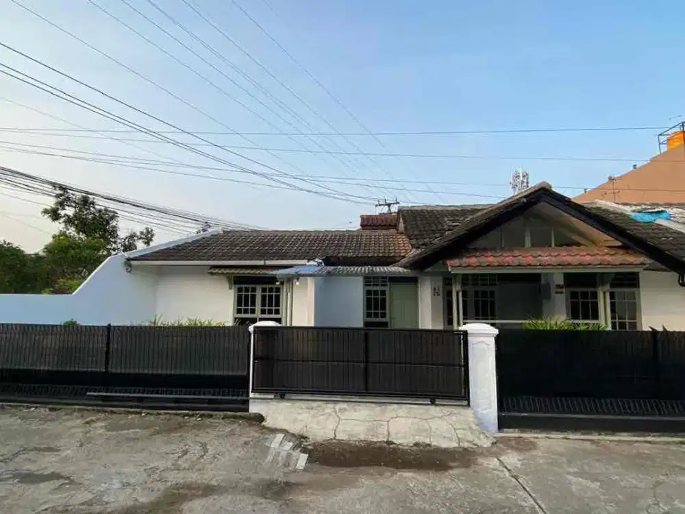 Harga NJOP ! Rumah Murah Lokasi Hook Dalam Komplek Margahayu Raya Barat !